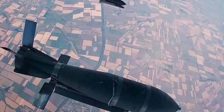 росія вдарила КАБами по Балабиному на Запоріжжі, постраждали троє людей