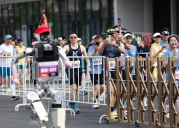 Людиноподібний робот у Пекіні виграв напівмарафон із результатом швидшим за світовий рекорд людей