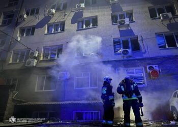 Ворог атакував Дніпро, жінка та двоє дітей поранені