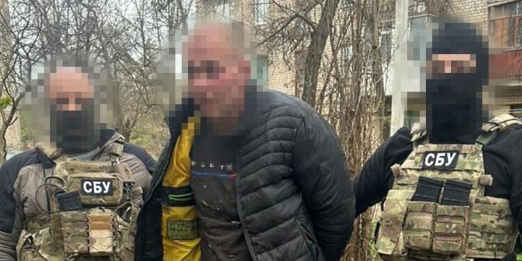 Коригував вогонь по Краматорську та підпалив бронемашину – СБУ затримала ще одного агента рф