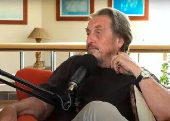 Батько Ілона Маска Еррол відвідав великодню службу в москві