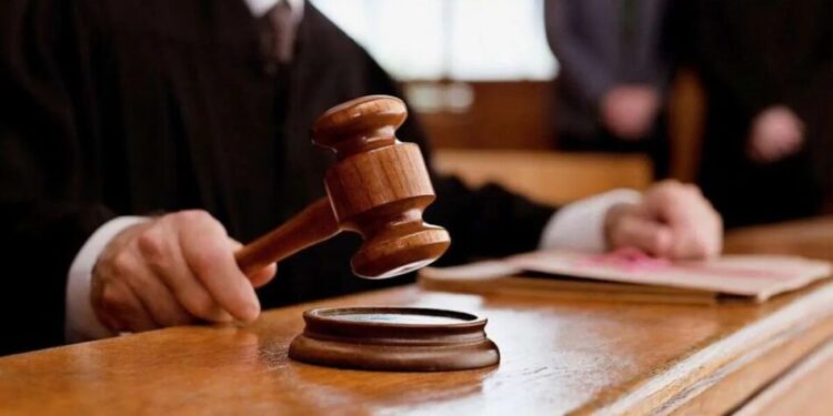 "Правду ніхто не почує": багатодітний батько місяцями ґвалтував 13-річну доньку співмешканки – йому забезпечили довічне