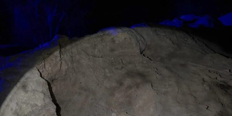 На Київщині загинув 11-річний хлопчик. Дитину засипало піском