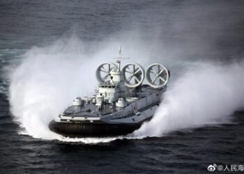 Український контракт допоміг Китаю наростити флот десантних кораблів "Зубр"