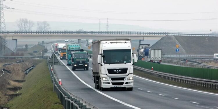 В Україні скоротилися обсяги пасажирських та вантажних перевезень – Держстат