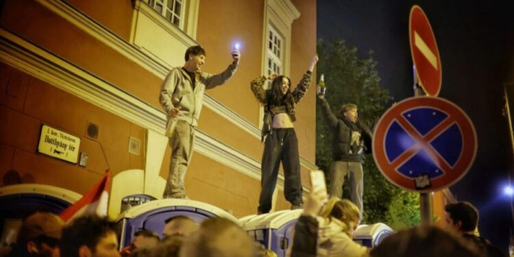 Поразка "Фідес" Орбана в Угорщині перетворилася на публічне святкування