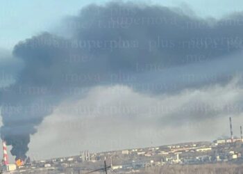 У росії повідомили про атаку дронів на НПЗ в Уфі, сталася пожежа