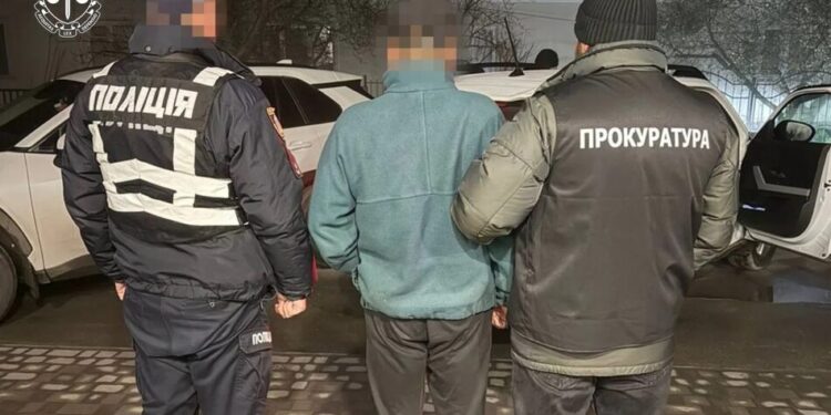 На Хмельниччині чоловіка підозрюють у сексуальному насильстві над 11-річною падчеркою