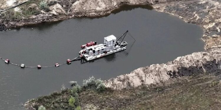 На Черкащині викрили схему незаконного видобутку піску з Дніпра на 750 млн грн