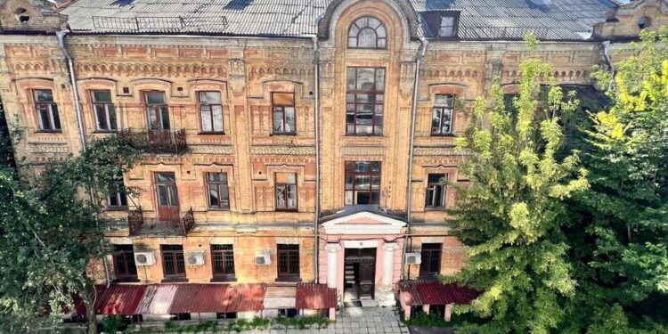 Прокуратура через суд вимагає відновити пам’ятку архітектури на Ярославовому Валу 1897 року в Києві