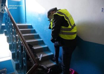 Уламок ножа залишився в голові – школярка з Тернополя отримала підозру за замах на однокласницю