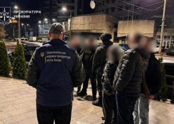 У Києві спільники за 20 тис. доларів обіцяли "випустити" чоловіка з приміщення ТЦК