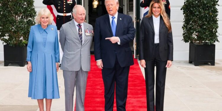 Британські монархи завершують візит до США. Трамп на прощання назвав Чарльза "найвеличнішим королем"