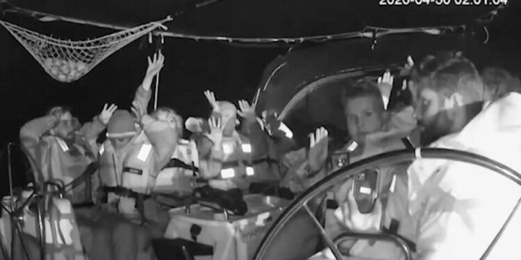 Ізраїль перехопив флотилію з допомогою для Гази біля Криту та затримав 175 активістів