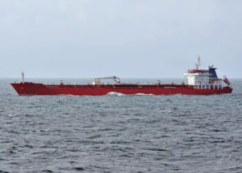Танкер, що випробовує блокаду США, схоже розвернувся після виходу з Ормузької протоки – ЗМІ