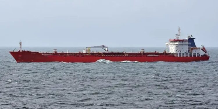 Танкер, що випробовує блокаду США, схоже розвернувся після виходу з Ормузької протоки – ЗМІ