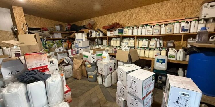 Продавали фальсифікат із цементом під виглядом світових брендів агрохімії – в Україні викрили масштабну схему