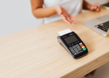 Виторг через касові апарати зріс майже на чверть, кількість чеків за місяць прямує до мільярда