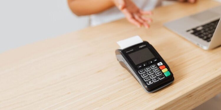 Виторг через касові апарати зріс майже на чверть, кількість чеків за місяць прямує до мільярда