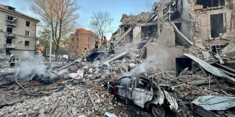 Масована атака росіян на Дніпро: поранено щонайменше 6 людей