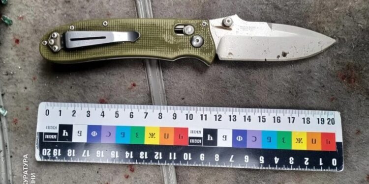 На Буковині чоловік вдарив ножем у шию двох військових ТЦК, його затримано – прокуратура