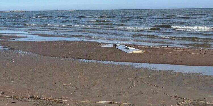 На естонське узбережжя винесло уламок крила українського безпілотника