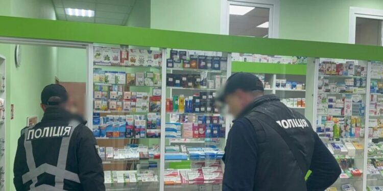 У Запоріжжі викрили схему нелегального ввезення ліків онкохворим