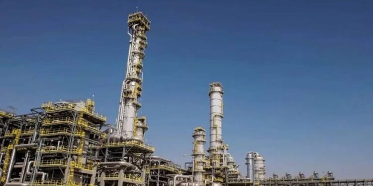 Іран атакував ракетами та дронами нафтохімічний комплекс у Саудівської Аравії