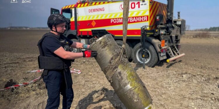 Сапери на Київщині знешкодили бойову частину гіперзвукової ракети "Кинджал"