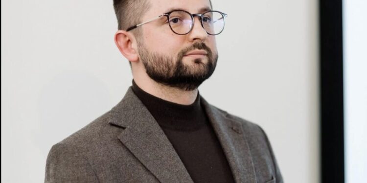 Омріяна блогерська кар'єра і хайп на справі про смерть свого пацієнта: як скандальний лікар Русаков перетворює судовий процес на публічне шоу