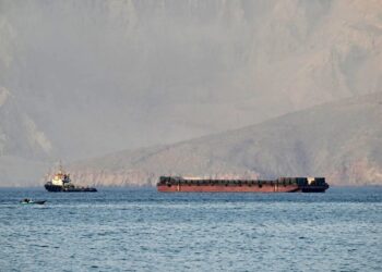 Трафік через Ормузьку протоку зріс до максимуму за кілька тижнів – Bloomberg