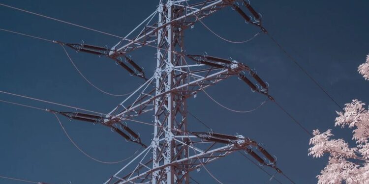 На Сумщині складно зі світлом через атаки рф на енергетику, є знеструмлення у ще трьох областях