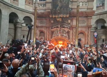 Благодатний вогонь зійшов у Єрусалимі – як це було