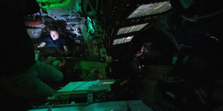 У місії Artemis II знову зламався туалет, коли астронавти вже ближче до Місяця ніж до Землі