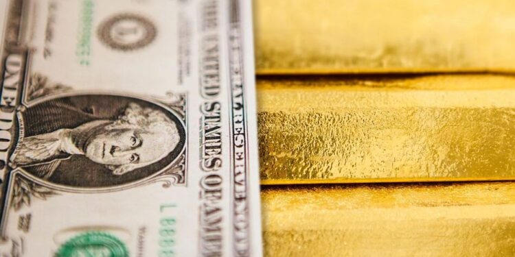 Міжнародні резерви України "схудли" на 5% на тлі продажу валюти і виплат боргу