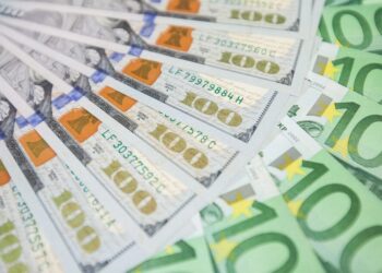 Курс валют на 24 квітня: долар дорожчає, євро дешевшає