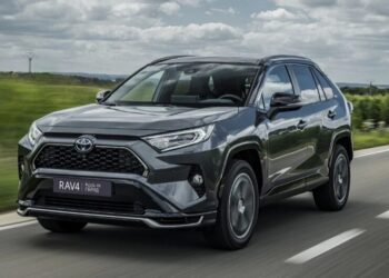 У березні українці купили майже 6 тисяч нових авто – лідирує Toyota RAV4