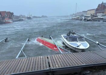 Шторм у Норвегії знеструмив тисячі осель і порушив роботу транспорту