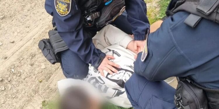 Стрілянина у школі на Закарпатті – поліція показала відео затримання злочинця