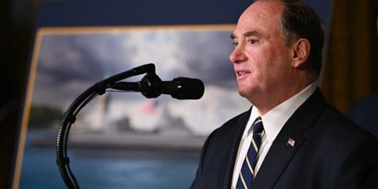 Міністр ВМС США Джон Фелан раптово подав у відставку, його обов’язки виконуватиме заступник