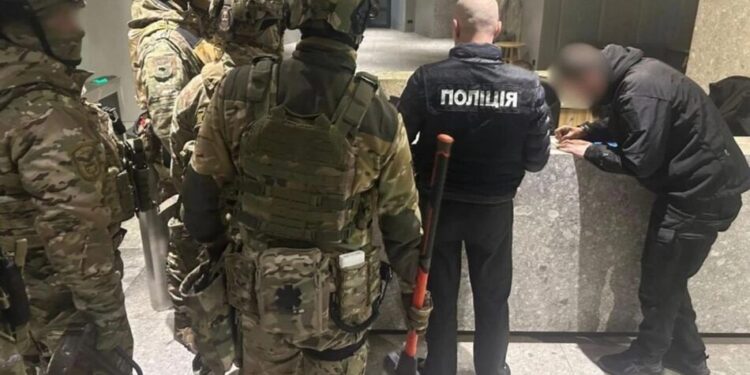 Голова федерації боксу Київщини організував схему виїзду через бронювання – прокуратура