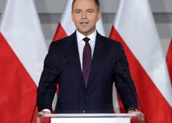 У президента Польщі Навроцького випав пакет зі снюсом під час прямого ефіру