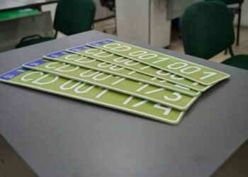 Україна ввела нові дипломатичні номерні знаки