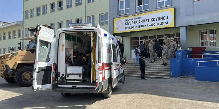 Колишній учень влаштував стрілянину в турецькій школі та вбив себе