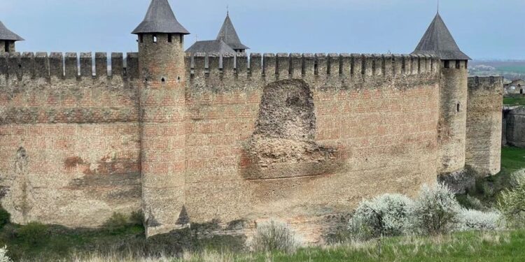 У Хотинській фортеці стався обвал стіни
