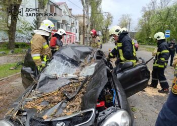 Найбільше руйнувань через буревій у 3 областях, у Запоріжжі вітер зірвав дах зали під час концерту – МВС