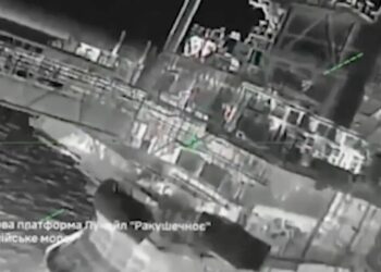 Удар за 1000 км від лінії фронту – у ССО показали унікальні кадри ураження бурових платформ рф