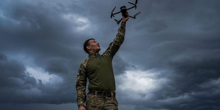 "Азов" знищує техніку та особовий склад окупантів у Донецьку – відео