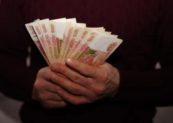 Дефіцит бюджету рф перевищив річний план за три місяці, кремль шукає гроші в бізнесу та у громадян – розвідка