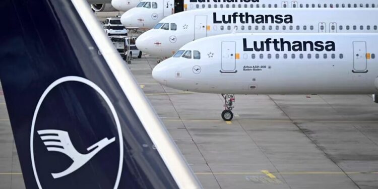 Німецька авіакомпанія Lufthansa скасовує 20 тисяч рейсів для економії пального